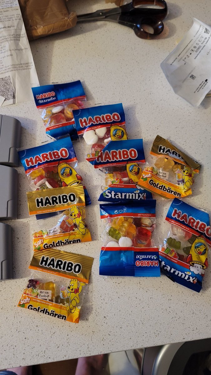 Thanks to @Andy35486226 for sending me the 2 pal games I need to complete the pal on N64 games, but also some delicious candy. Thanks for being part of the channel. 
#gaming #retrorefresh