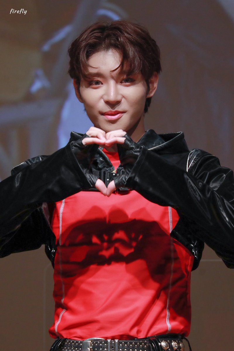 firefly_0115's tweet photo. 210613 대면팬싸 HQ

진화니 하트 보면서 하루를 시작!! ❤

#진화 #JINHWA
#블리처스 #BLITZERS https://t.co/P4KOXxBjDU