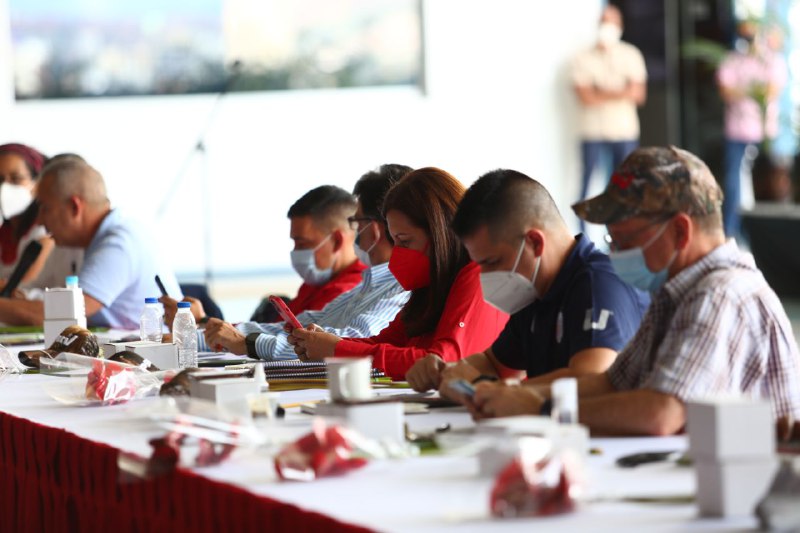 En reunión de la Dirección Nacional del <a href="/PartidoPSUV/">PSUV</a>, organización que está en despliegue permanente y activada junto a nuestro pueblo, preparando la maquinaria para las Megaelecciones Regionales 2021! ¡Por el futuro de esta gran Patria!