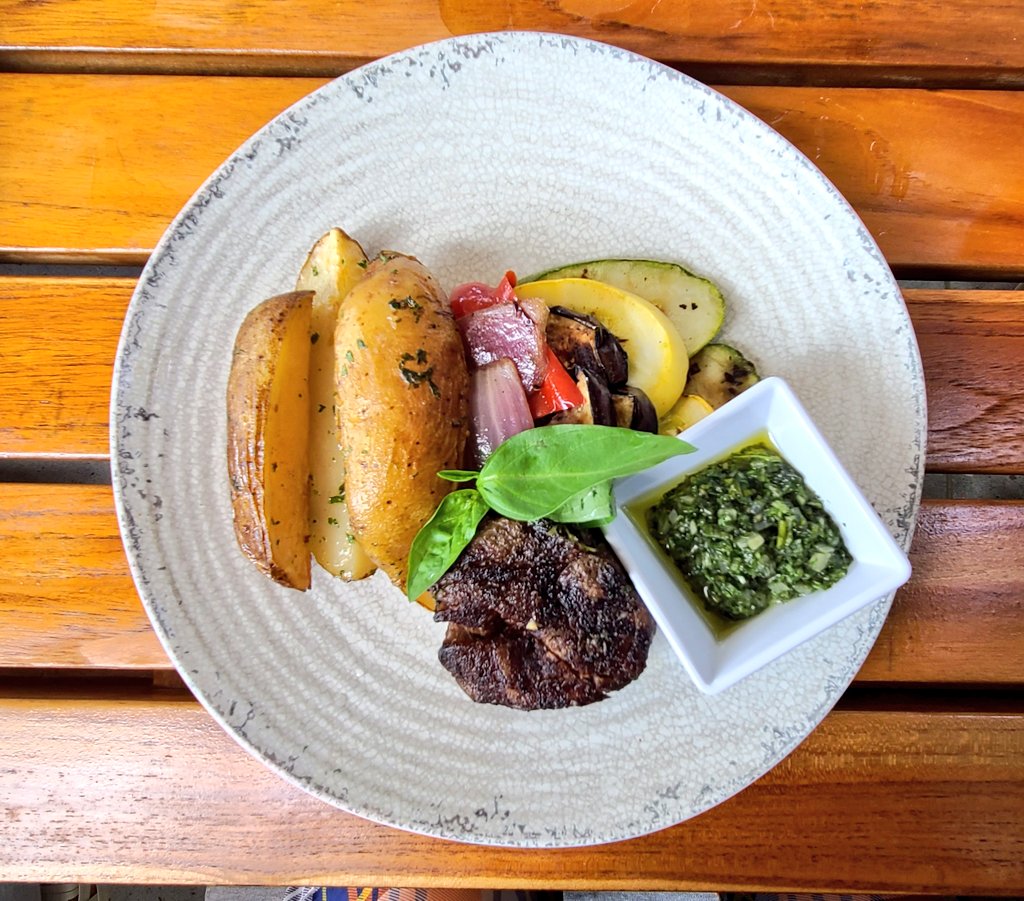 CruiseFever's tweet photo. The food at Coco Beach Club on CocoCay is incredible. https://t.co/elu3W3WKRD