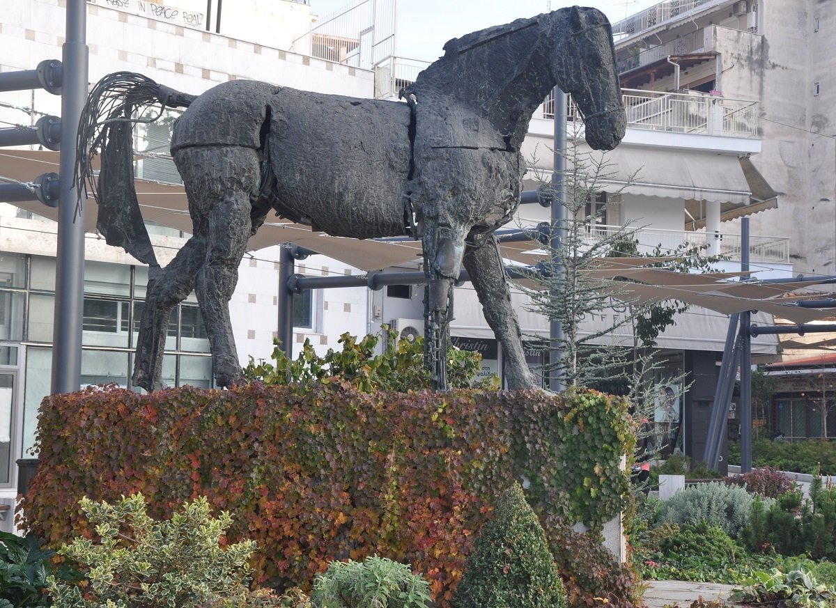 mitsozz's tweet image. - Λαρισαίος είσαι βρε?
- Ναι!!!
- πόσο κάνει τρεις τριάντα?
- Ενενήντα!!!
- Δεν είσαι...
- Γιατί???
- Αν ήσουν θα έλεγες "ινινήντα"!!!

#Λάρισα #άλογο