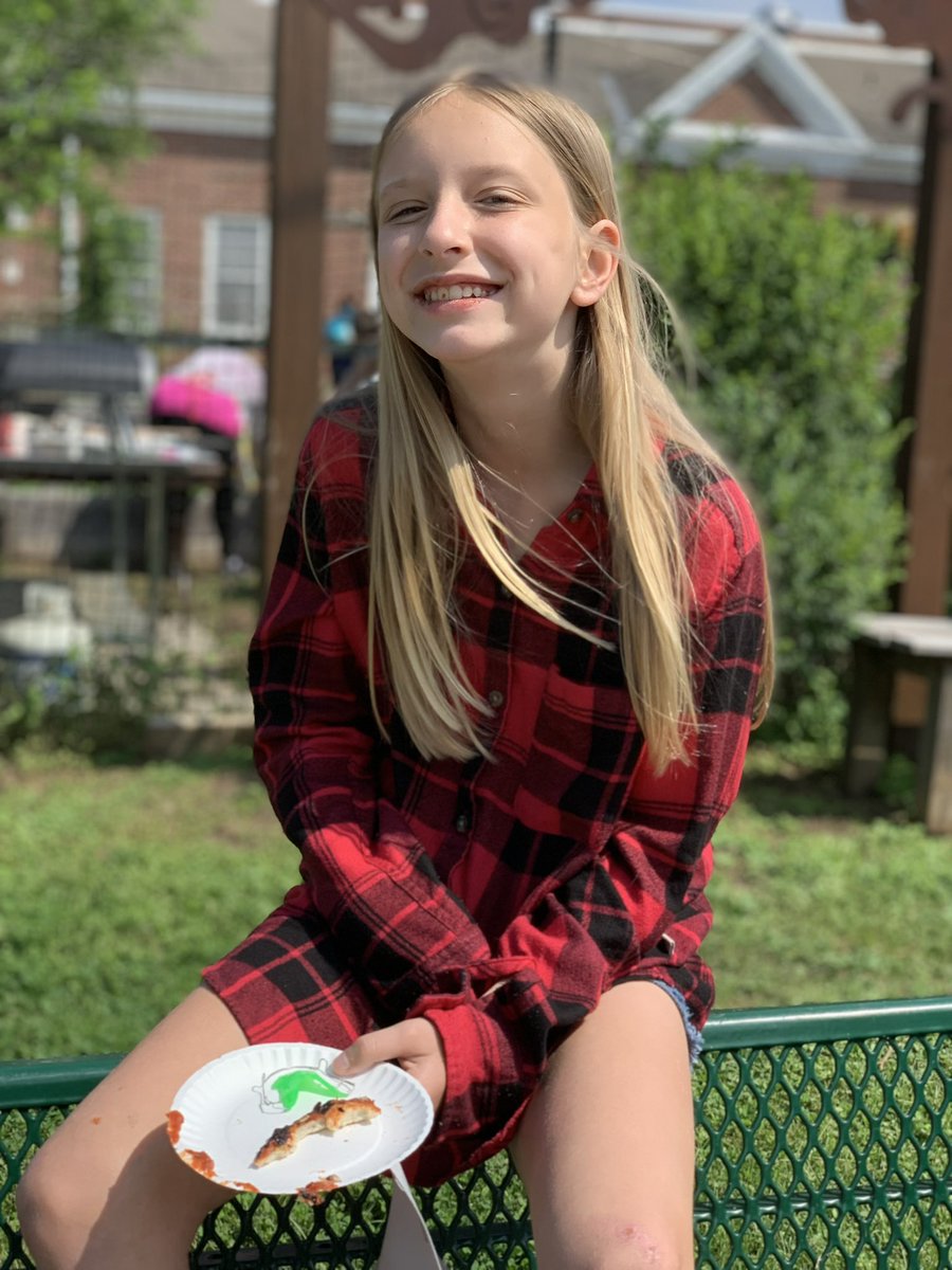 Pop-up Pizza 🍕Event <a href="/HopewellES/">Hopewell Elementary School</a> featuring our garden’s basil 🌿. We ❤️’d using our new <a href="/OoniHQ/">Ooni</a> pizza oven compliments of <a href="/HVEFtweets/">HVEF</a>. <a href="/DrHydrogenHC/">Helen Corveleyn</a> - well done. We successfully made 50 pies for 400 students! #farmtotray #farmtoschool