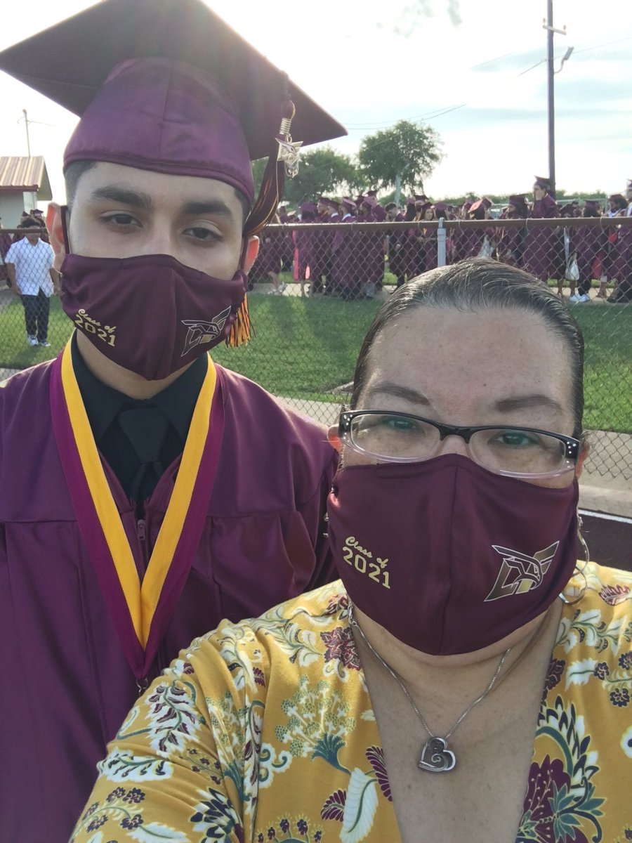 mgjuarez17's tweet image. #lfhs graduation#2021#my students are my kids#proud teacher