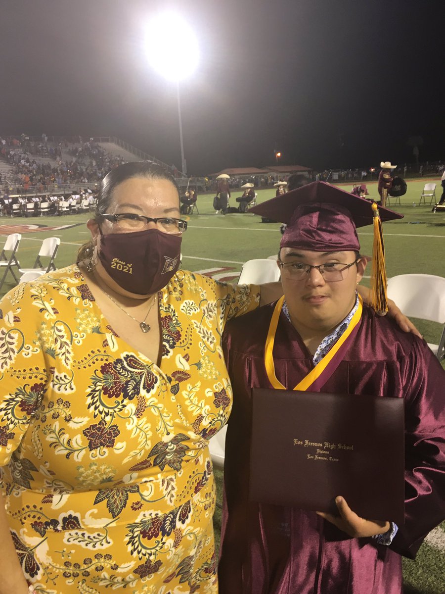 mgjuarez17's tweet image. #lfhs graduation#2021#my students are my kids#proud teacher