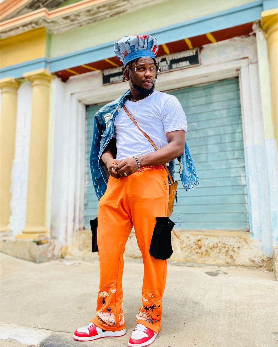 _Officialnation's tweet photo. Style meets elegance.
#tomisin_tomtom swerves in #OfficialNation hand painted cargo pant with puffed pockets & Animalistic head gear. #LifeisOfficial #worldwave 💡🌍💥 https://t.co/sTE5ziuriB