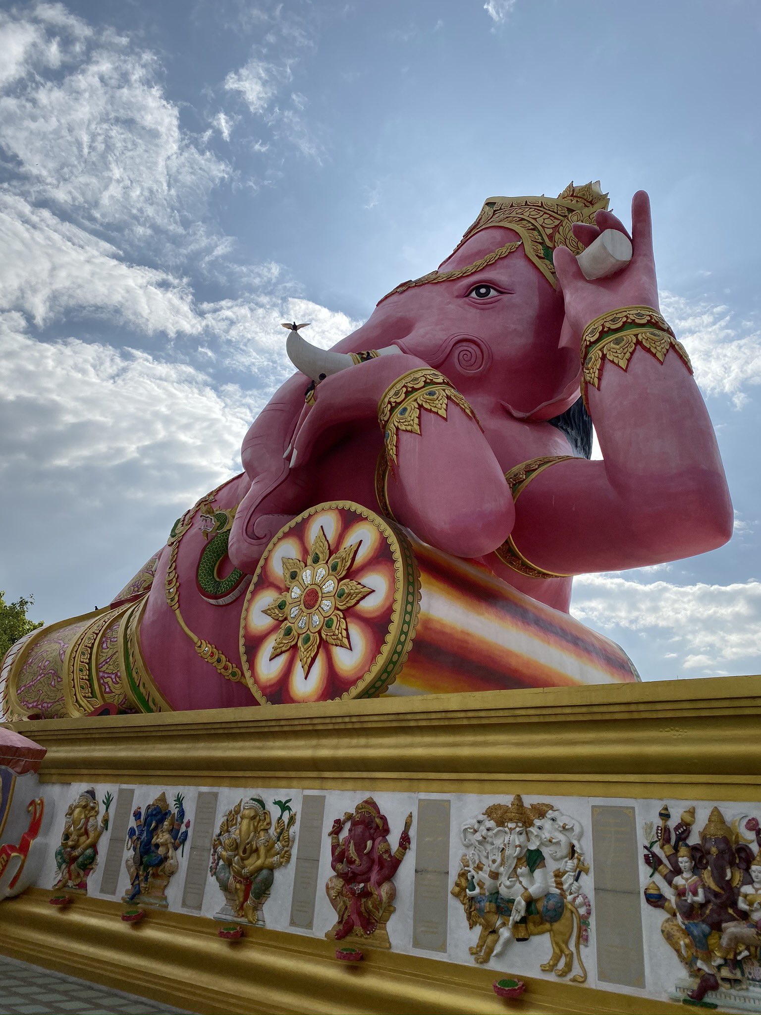 ジムサヤーム タイ伝統マッサージ スクール 待ち受け画像 3倍速で願いが叶う らしい ピンクガネーシャ 現地で自分で撮影したものです 帰国後待ち受けにしたら売上爆増 Instagramの投稿でもよくこの画像を使用しています