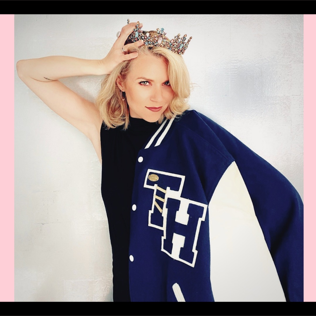 DramaQueensOTH's tweet photo. 👑 @HilarieBurton 👑

https://t.co/W078E3GM0N https://t.co/ioZW4E1wt6