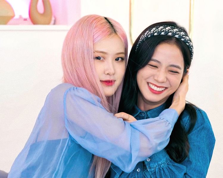 roses_are_reosi's tweet photo. She is mine 🤍✨
#TogetherwithCHU https://t.co/BXDn95dAyR
