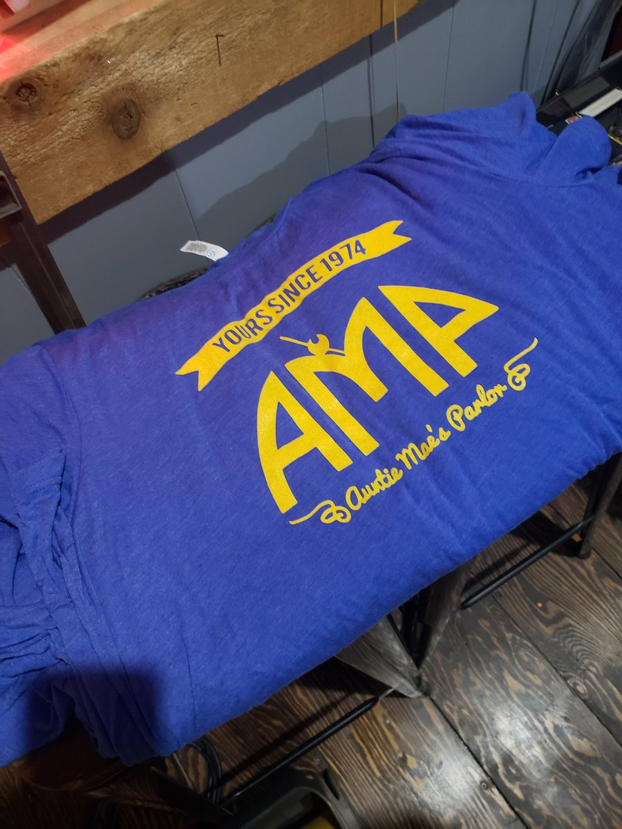 AuntieMaes's tweet image. Father's Day is coming up. Here's a couple of ideas for dad . . . 
1. A bottle of Auntie Mae's Single Barrel Select Knob Creek (can be purchased @LibraryLiquor)
2. An Auntie Mae's tee shirt or gift card from auntiemaes.com