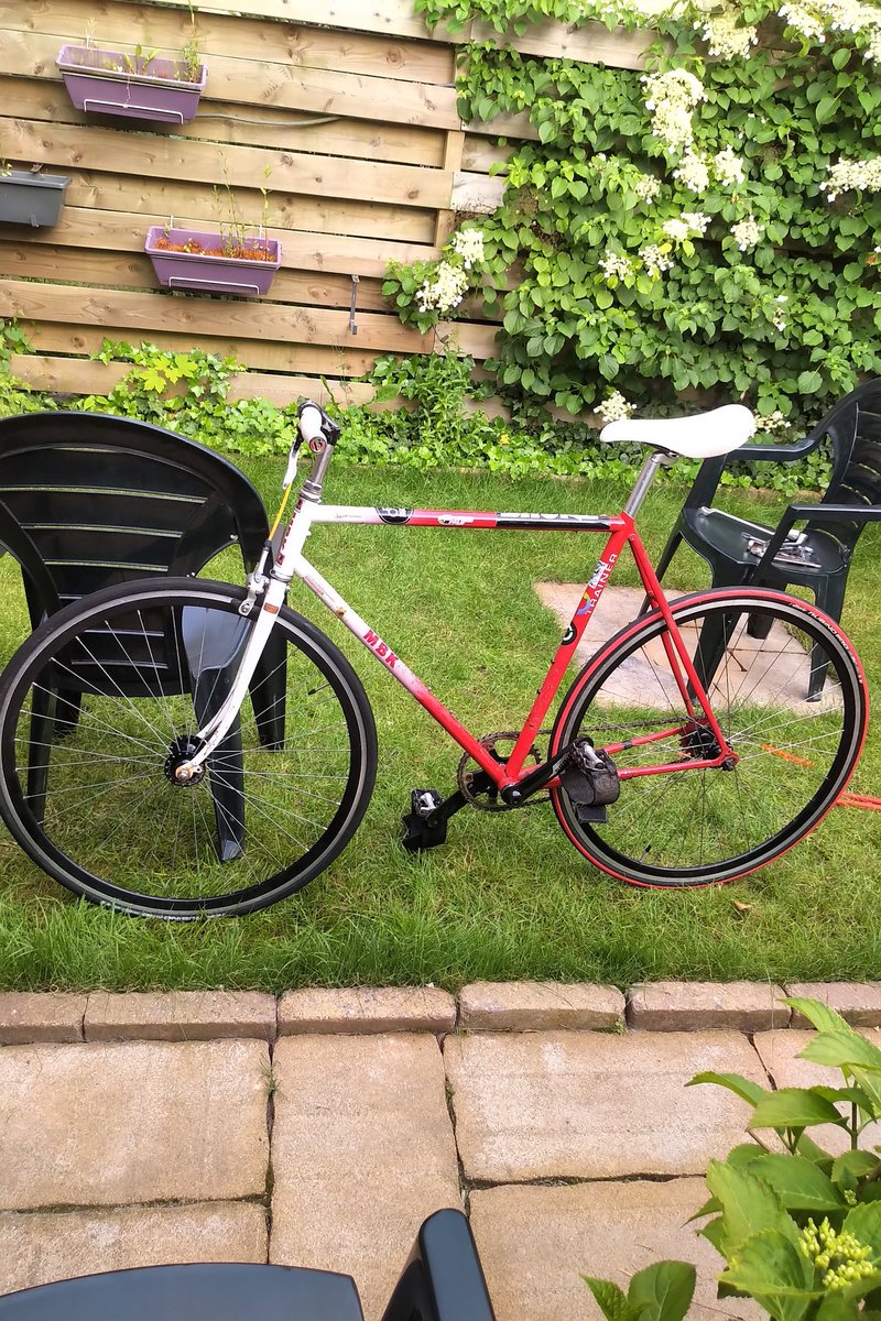 Today was bicycle maintenance, cleaning and oiling day... yay! Now I can really enjoy going everywhere this summer ^__________^ #Bicycle #fixedgear #fixie