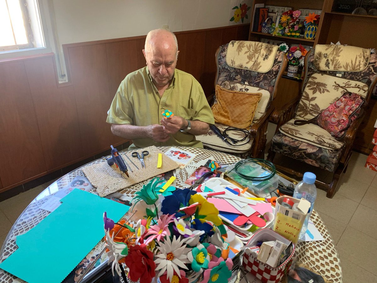 saludtorvis's tweet photo. Estamos ultimando los detalles para el MERCADILLO DE VERANO de este viernes 18 en la plaza del pueblo... os vamos a ir enseñando todos los productos que venderán nuestras madres. Mirad las cosas tan bonitas que nos han donado Amelia y su padre Miguel. https://t.co/wXXWmuMLHc https://t.co/lGJyOLikRq