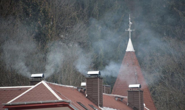 #science #STEM Soot from heaters and traffic is not just a local problem: a study from Thuringia shows 50% of the soot that is harmful to health comes from local sources and 50% from long-distance transport. Even over distances of several hundred kms, it reddit.com/r/science/comm…