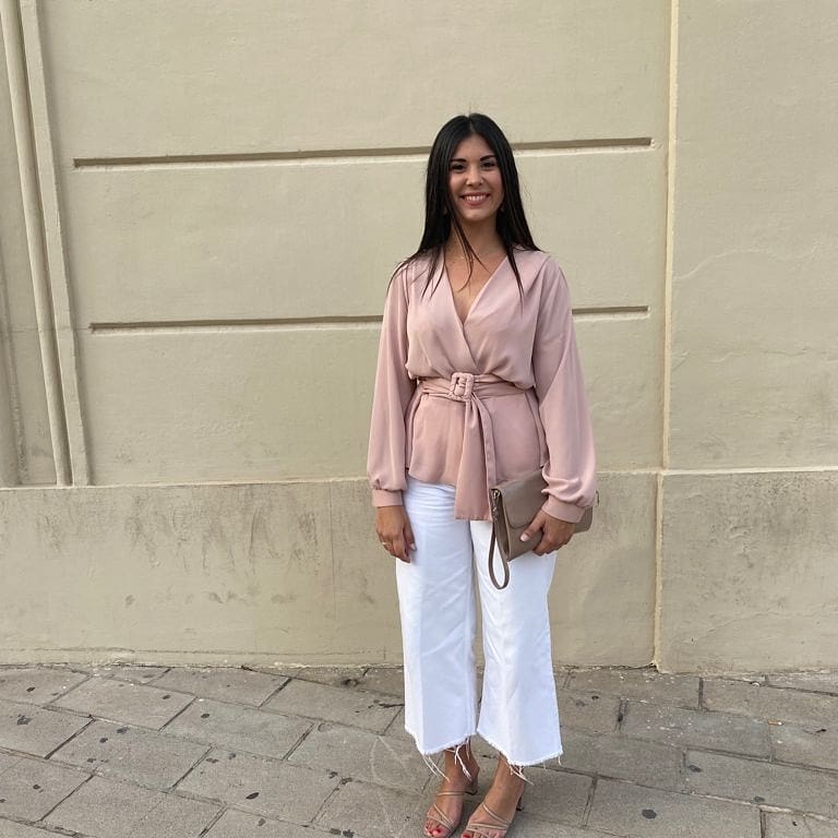 Alicia ya está preparada para el primer ensayo de la Elección de la Bellesa del Foc.
~~~~
#fogueraramblademéndeznúñez #hogueraramblademéndeznúñez #foguerarambla #hoguerarambla #rambleros #rambleras #foguerafundadora #hoguerafundadora