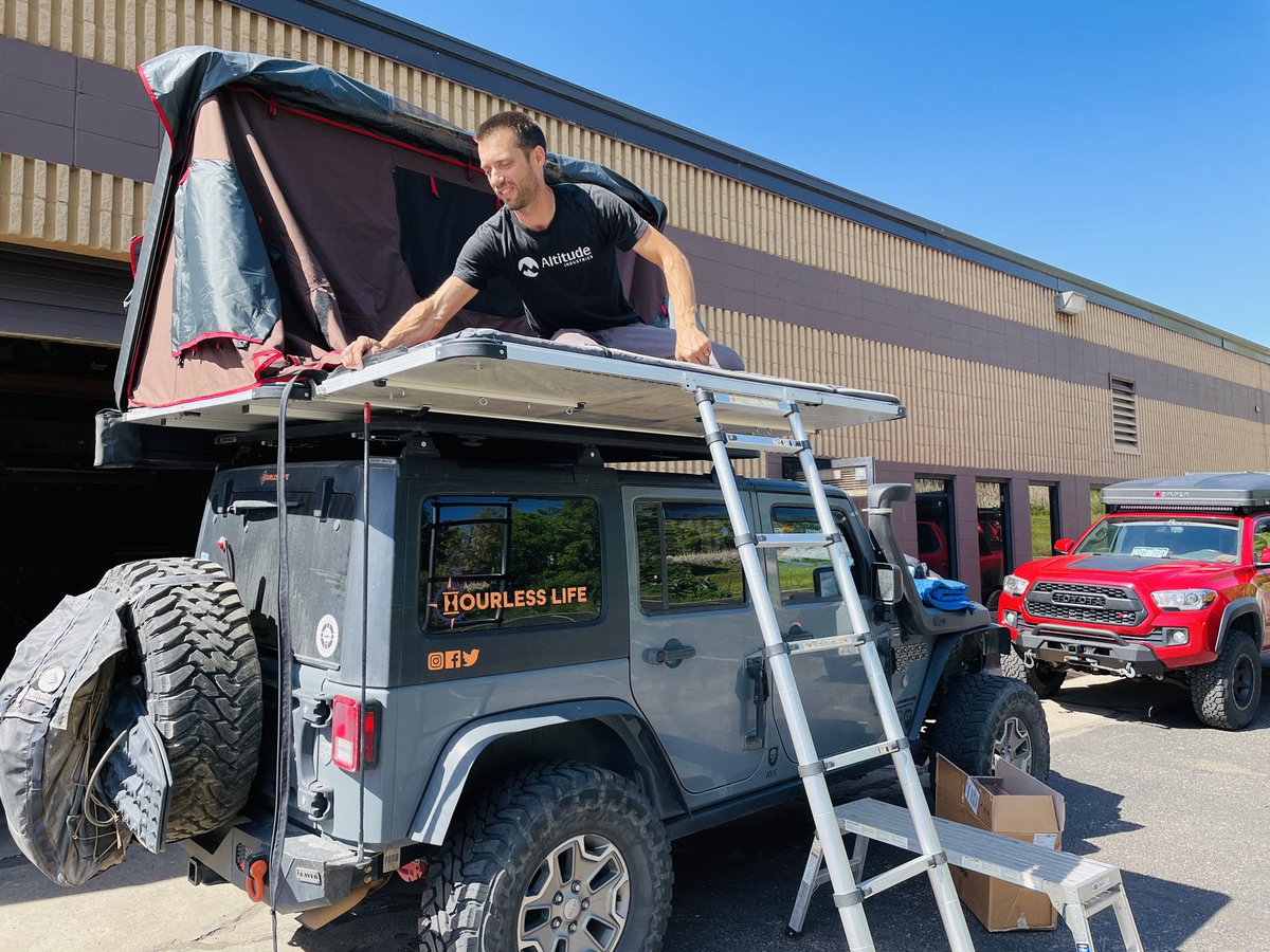 Hourless Life tweet media