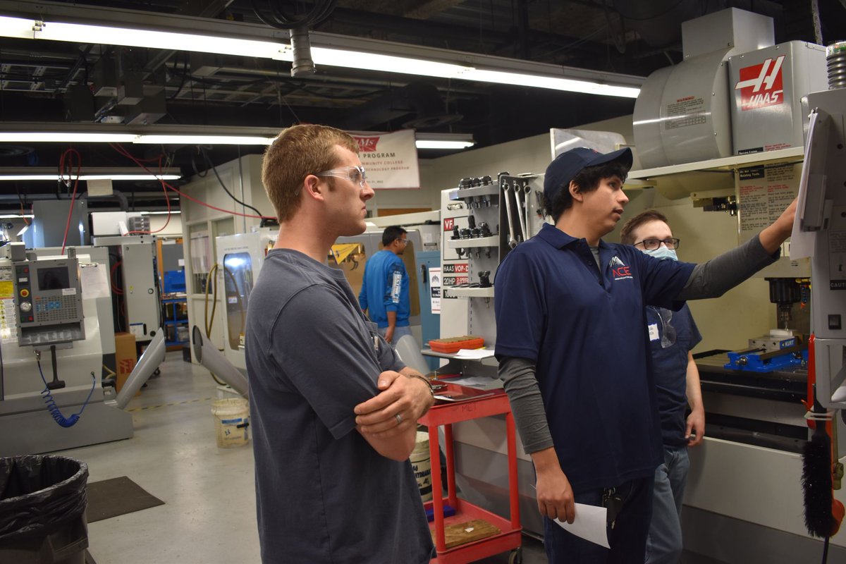 iacmihq's tweet image. Another ACE CNC machining training bootcamp kicked off this morning at PSCC. This cohort consists of undergraduate & graduate students at PSCC, UTK, & Clemson. This afternoon, students are learning different types of milling tools to set & load tools later today. #ACEProgram