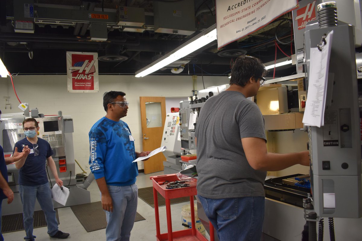 iacmihq's tweet image. Another ACE CNC machining training bootcamp kicked off this morning at PSCC. This cohort consists of undergraduate & graduate students at PSCC, UTK, & Clemson. This afternoon, students are learning different types of milling tools to set & load tools later today. #ACEProgram