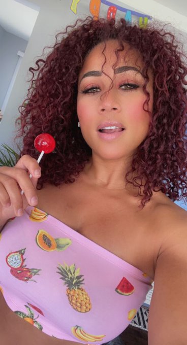 Happy Monday! 🍭 https://t.co/FpeMn3TjFt