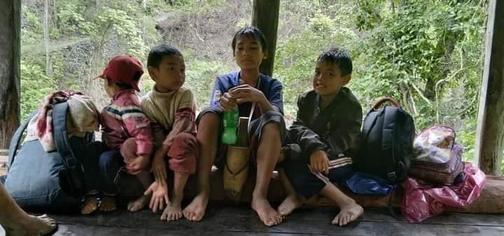 KoKoHtut3's tweet photo. The Children fleeing into the forest because Terrorists military council's
also attacking refugee camps in #Mindat,Chin State.
#WhatsHappeningInMyanmar 
#June15Coup https://t.co/Rr4fk8W0cL