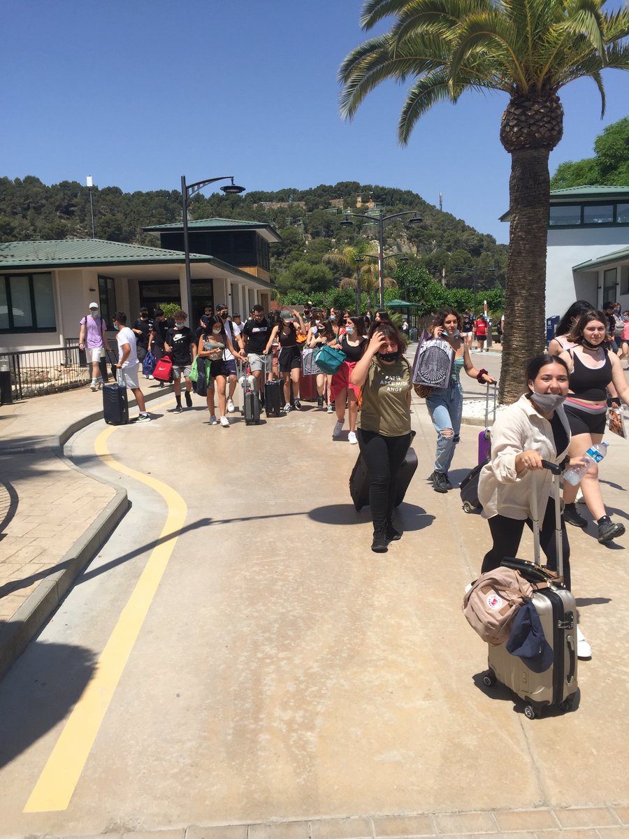 L’arribada al Càmping ha estat passada per calor, però ràpid hem anat a la platja a refrescar-nos #viatgefidecurscanrecord