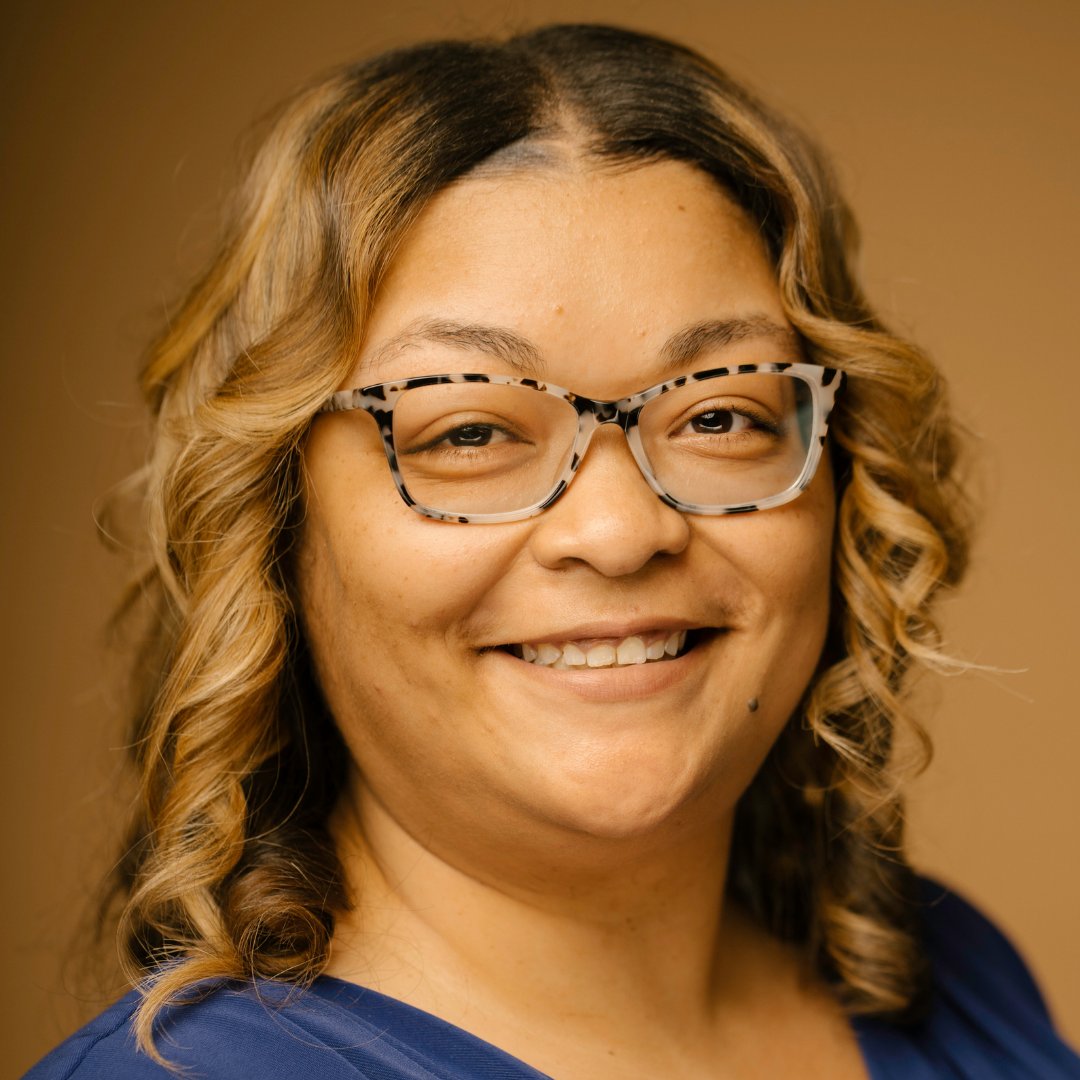AlbanyStateUniv's tweet photo. #AlbanyState alumna Regina Bradley, Ph.D. (’06) is establishing the Eugene and Sara Barnett Book Scholarship in the ASU Foundation. https://t.co/dLizP2ro43  

Dr. Bradley’s Golden RAM Tuesday fundraiser has raised over $1,000. Thank you!💙💛 @ASUGives 
https://t.co/isC0MdbfI3 https://t.co/8gHgXzzcea