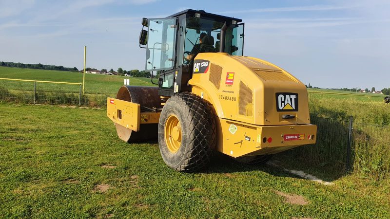 Das Spielfeld wird glatt gemacht - erding-mallards.de/15630/das-spie…