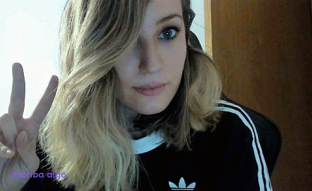 martaaax00's tweet image. Mi webcam me envía mensajes subliminales #EscribaAlgo #EscribaAlgoImbesil  #LogitechBrio