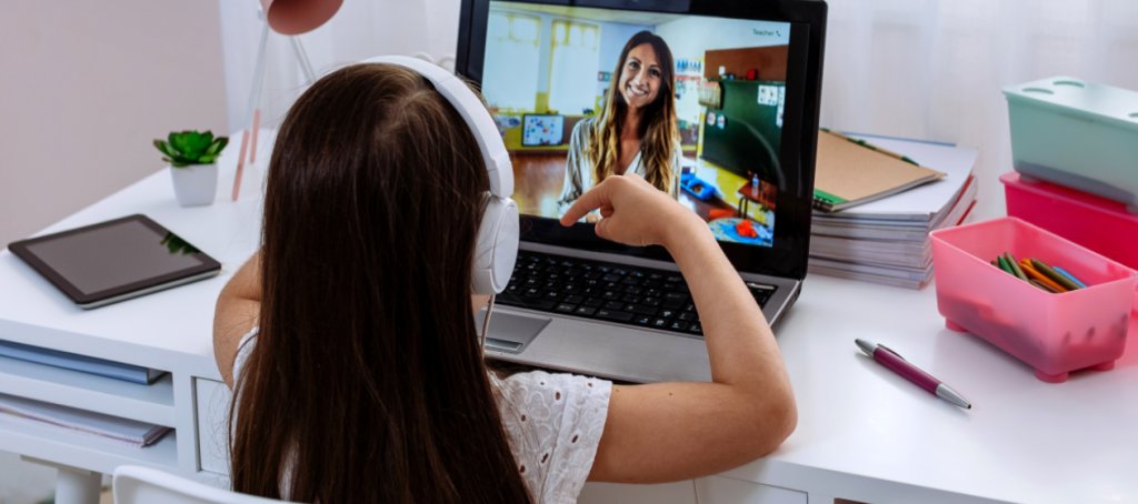 🤔 ¿Qué significado le damos al concepto de innovación y por qué es tan importante hoy en día? 💬  
👉 <a href="/pilarroman/">Pilar Román</a> nos habla sobre innovar con secuencias didácticas a través de las clases en línea 💻 
ow.ly/1tjN30rKnJH