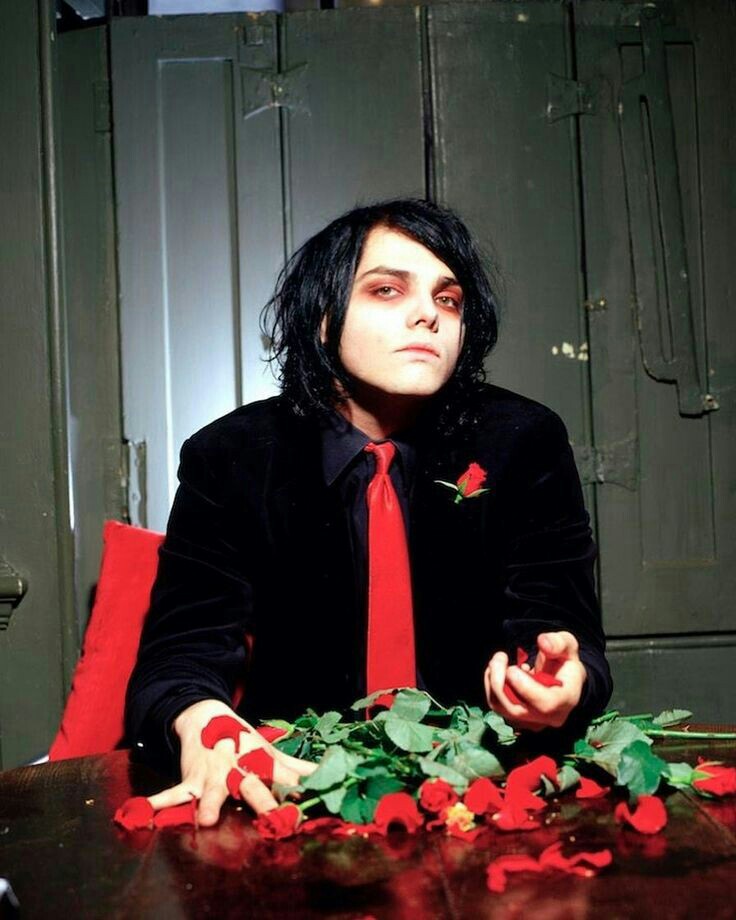 Twitter 上的 fanatikrock_agg1："Gerard Way, época de "Three Cheers for Sweet  Revenge" (2004/2005). #GerardWay #MyChemicalRomance  #ThreeCheersforSweetRevenge https://t.co/hdFfy8DIB1" / Twitter