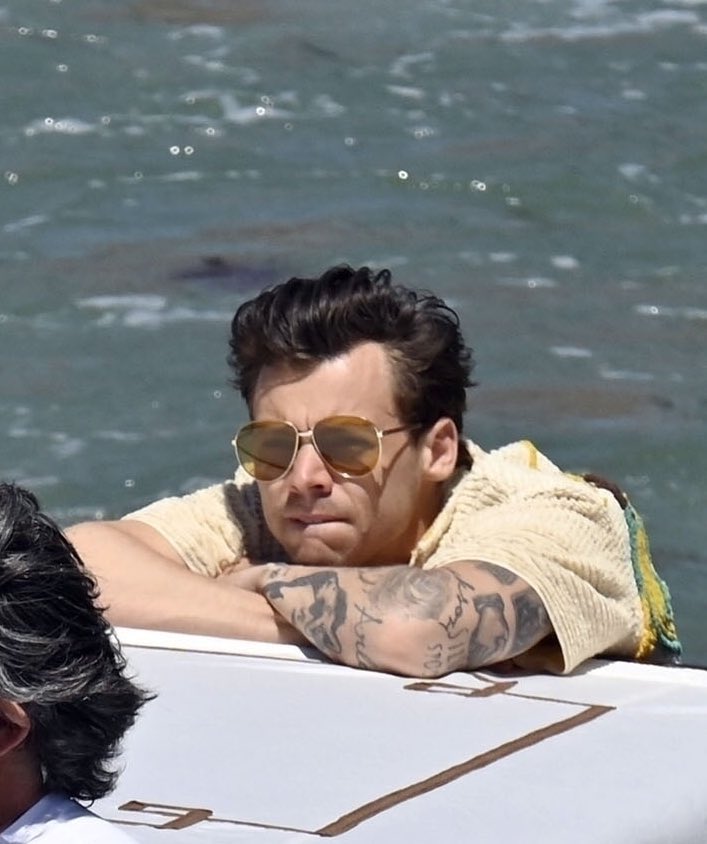 STYLESARCHlVE's tweet photo. he’s so pretty https://t.co/0JAnTKZzBF