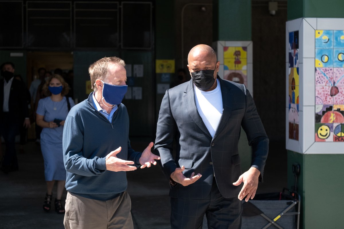 vidcrane's tweet photo. #JimmyLovine, Andre #DrDre Young and #LAUSD Superindentent #AustinBeutner announce a partnership with the #USC Iovine and Young Academy for a new magnet high school on the #Audubon middle school campus in South Los Angeles. https://t.co/6UdFejWxWJ