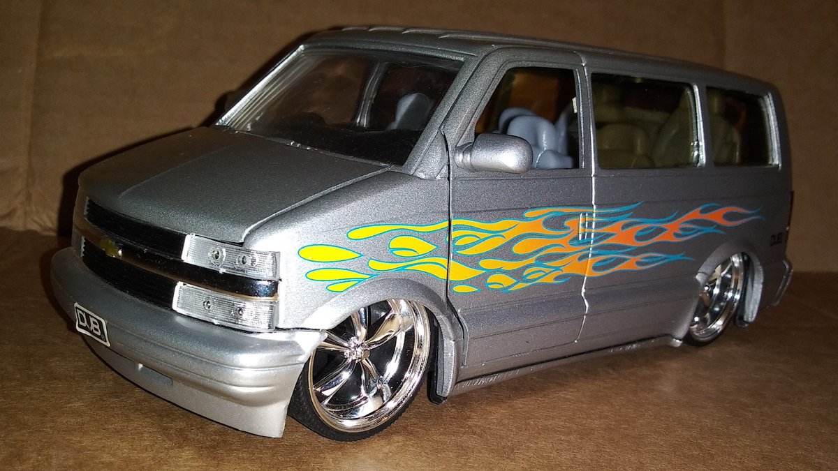 CaraparC's tweet photo. Recent new addition to my diecast collection (on 6/9/2021):
Jada Toys 1:24 Dub City 2001 Chevy Astro Van silver with flames
#Chevrolet #Chevy #AstroVan #Astro #Van #ChevyAstro #JadaToys #Diecast #Collection #Collectible #Flames @Collectomaniac3 @jbroncoj @GEARBOX33 @OKPICK1 https://t.co/4QLkCiwlnE