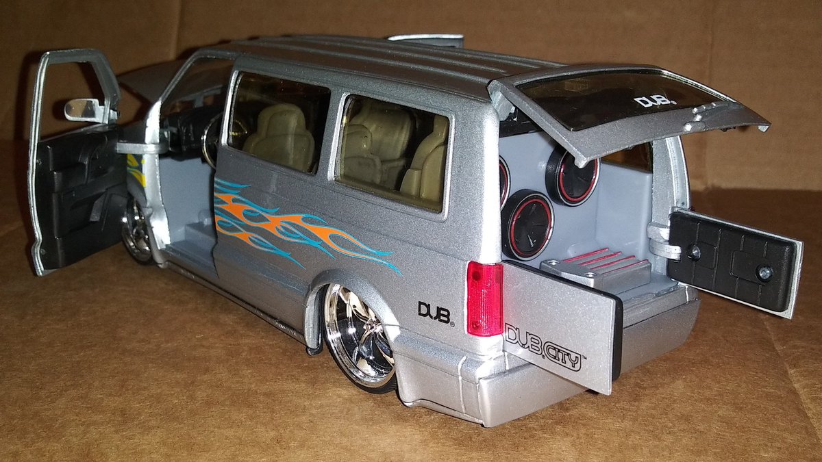 CaraparC's tweet photo. Recent new addition to my diecast collection (on 6/9/2021):
Jada Toys 1:24 Dub City 2001 Chevy Astro Van silver with flames
#Chevrolet #Chevy #AstroVan #Astro #Van #ChevyAstro #JadaToys #Diecast #Collection #Collectible #Flames @Collectomaniac3 @jbroncoj @GEARBOX33 @OKPICK1 https://t.co/4QLkCiwlnE