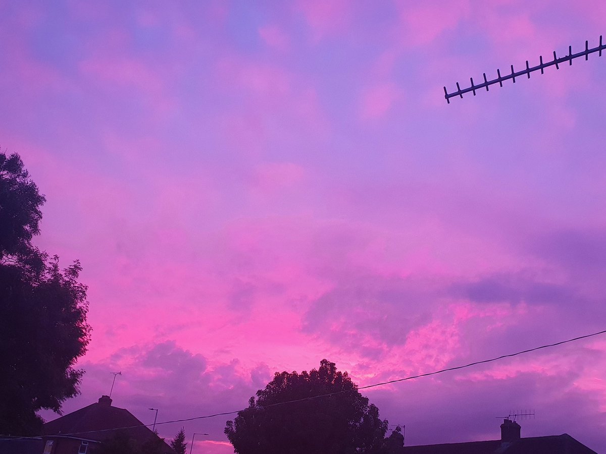 The sky tonight over #RDGUK 💗