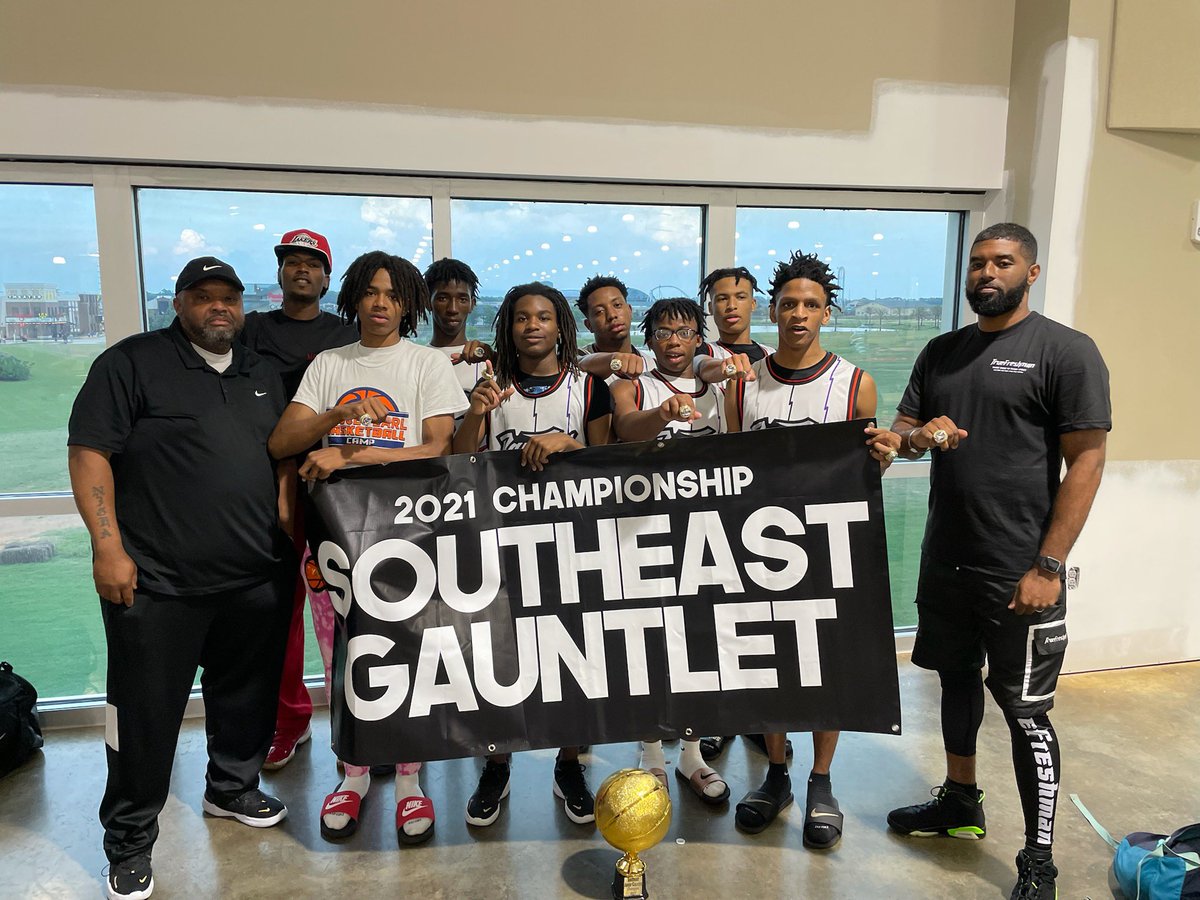 JuniorGauntlet's tweet photo. Mobile Raptors 9th grade champions https://t.co/YxdYl7PATP