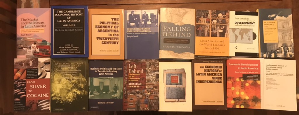 rofarias's tweet photo. Pessoal de Brasília, por mudança de endereço e de linha de pesquisa, doarei centenas de livros para o Sebinho da 406N.

Colarei em fotos alguns destaques, começando com América Latina. Caso tenham interesse, Entre em contato com a loja a partir de quarta-feira https://t.co/UGYiFhJcld