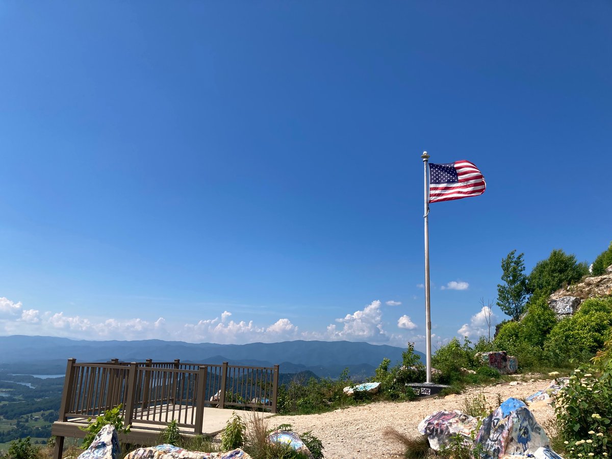ctbeck1's tweet photo. Ended my first day of summer school with this view. #winning #mountainviews  #OptOutside https://t.co/jIaNE4oXaU