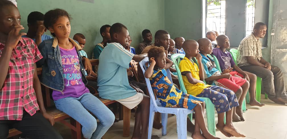 YoungLightFoun1's tweet photo. Une visite de joie et d’amour au centre projet orphelinat de Kinshasa #Prokin en sigle où plusieurs activités était au rendez-vous et un geste d’amour de la part de la fondation @YoungLightFoun1 un apport en nature notamment fournir des dons alimentaires à nos frère et sœur. https://t.co/GCWZMn2M2x