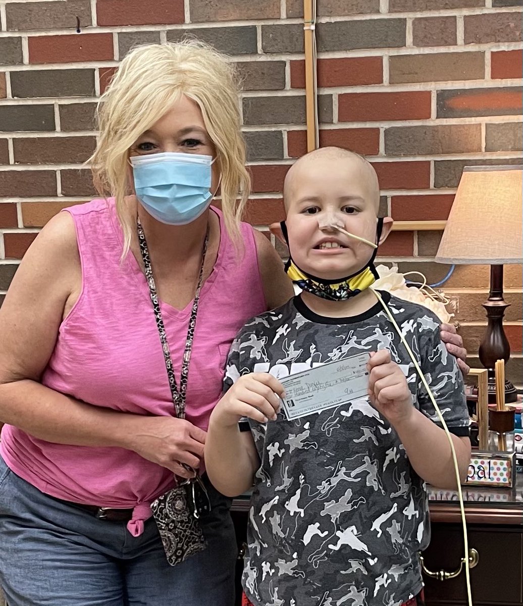 meadowswildcats's tweet photo. What an amazing feeling it was to present Zak Dunfee and his family with the gift of kindness from his fellow Wildcats! We raised $485 during our field day fundraiser with Kona Ice! He &amp; his family were so very grateful for all the love &amp; support our Wildcat family. 💙💙🐾💙💙 https://t.co/WIo6D0OmPS