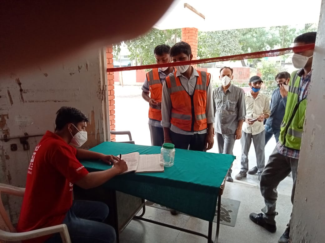 sndeep's tweet photo. Teams in Action : Supporting district administration and health department efforts in the #CovidControlRoom of Hisar district, Haryana and undertaking #CovidScreening and #COVIDVaccination https://t.co/1a9QJPyGQ3