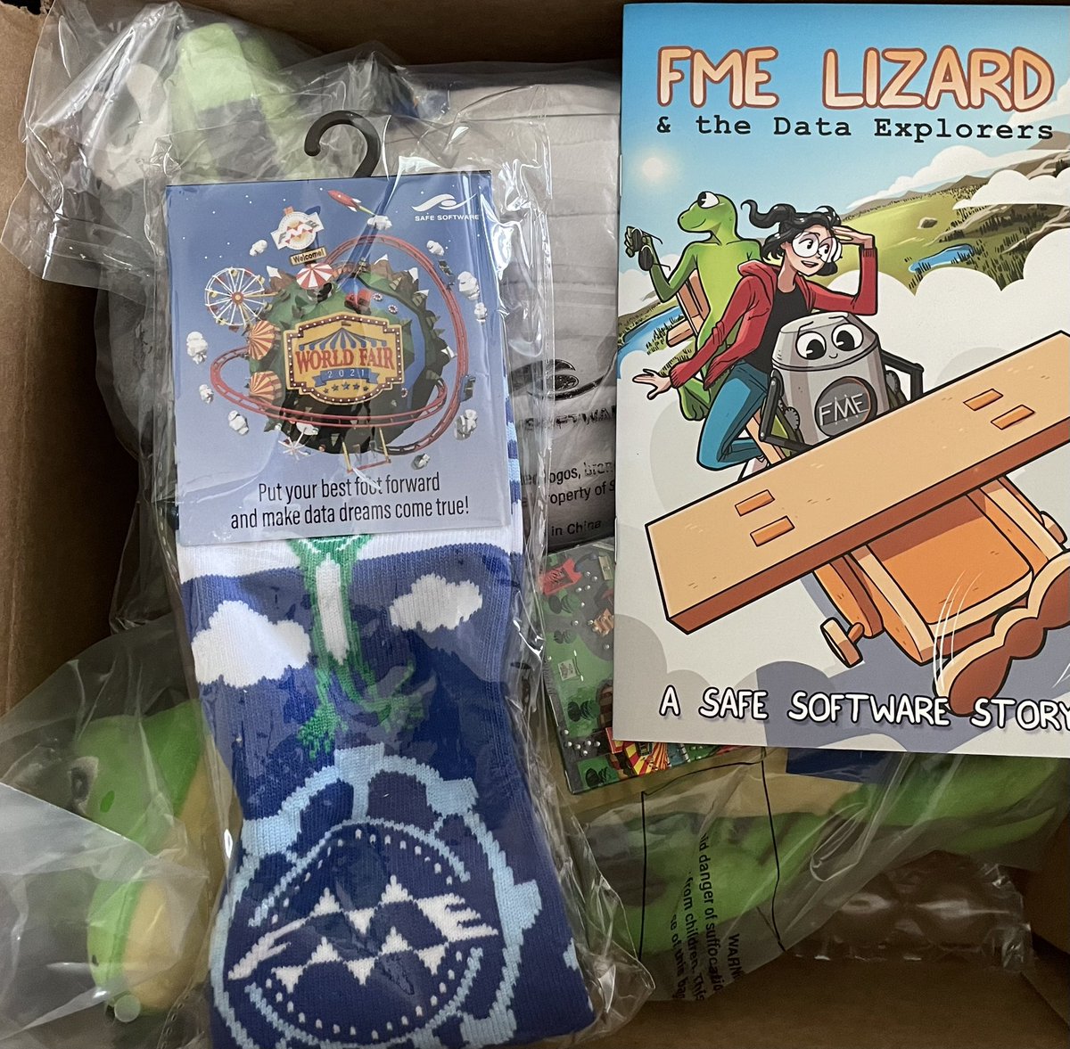 adaezehs's tweet photo. Wow! FME goodies #FMEWorldFair swag arrived! Thank you @FMEEvangelist! We are in love with the @FMELizard and the @FMEZipster😁 https://t.co/jA8oZdy4IM