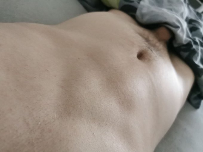 New to nsfwtwt  I'm Mate 🎍 He/Him 🎍 18 (minors dni) 🎍 Bisexual 🎍 Switch  🎍 1,87m  🎍 I like all kinds