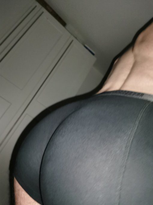 New to nsfwtwt  I'm Mate 🎍 He/Him 🎍 18 (minors dni) 🎍 Bisexual 🎍 Switch  🎍 1,87m  🎍 I like all kinds