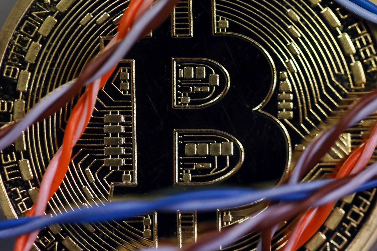 crypto's tweet photo. Top @crypto stories:

#Bitcoin reaches highest level since May https://t.co/wDpgxMdDno

MicroStrategy files to sell as much as $1 billion in shares https://t.co/Mkrflf0EuS

Goldman Sachs moving beyond the world of Bitcoin and expanding into Ether https://t.co/iKBKPCvkIA https://t.co/9G9nr9RNSw