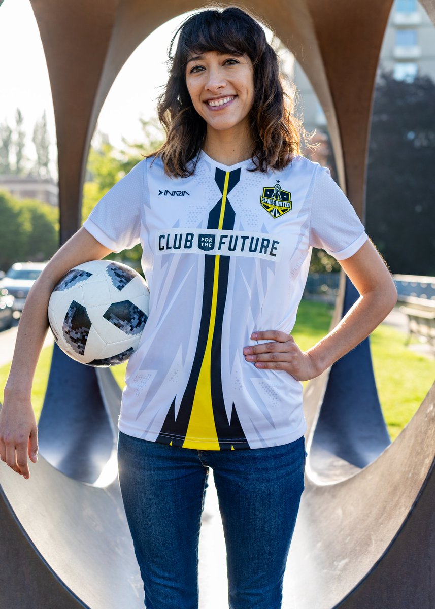SpaceUnitedFC's tweet photo. Coming together for #space & #soccer.
Ben Vernhes, Design Engineer at SpaceX and Evie Prete former Manufacturing Engineer at Blue Origin and current business owner at Mala Mujer Fightwear.
Both incredible engineers and athletes! 🤓 💪🏽
#GoalforLaunch
#ClubforFuture https://t.co/a5JkDCHbHd