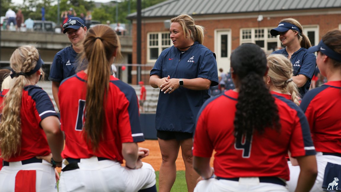 SamfordSB's tweet photo. 10 seasons as a Samford Bulldog.

Thank you for everything, @Mandy_Burford!

📰 👉 https://t.co/RV7V2Vqgei

#AllForSAMford https://t.co/84wb8ebebJ