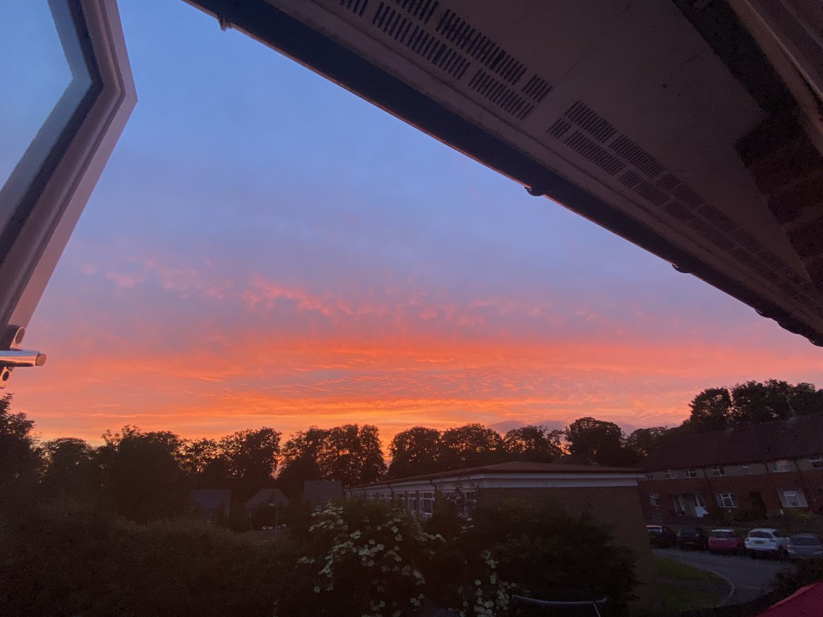 flloyd1e's tweet photo. @theskyatnight @redskyatnight #beautiful https://t.co/pU912HWO0u