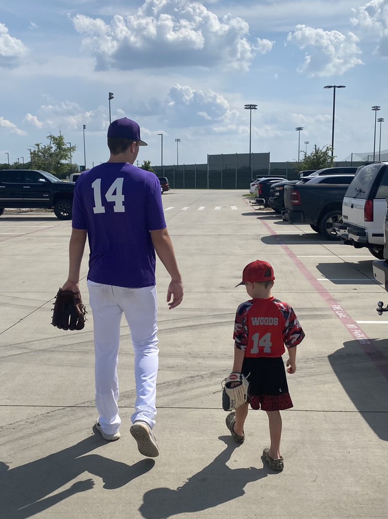 JacChris32's tweet photo. Someone is stoked to watch @the_goose14 play some ball this afternoon.. #rolemodelstatus https://t.co/KgQQiJA5C7