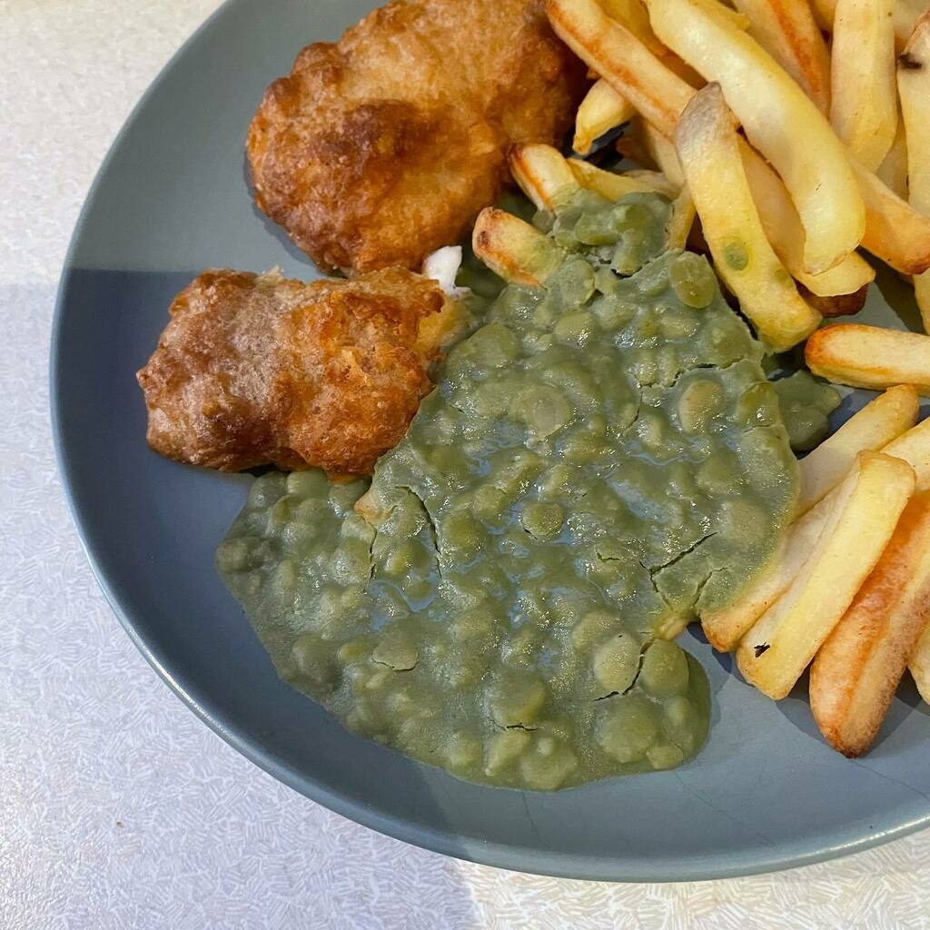 lukesamsowden's tweet photo. Tonightโs Tea was a delicious Battered Fish Fillet served with chunky Chips and Mushy Peas. ๐ฝ #LukeSamSowden #Fish #FishFillet #BatteredFish #BatteredFishFillet #FishNChips #Chips #MushyPeas #Peas #Food #FoodPorn #FoodPic #FoodPhotography #Foodographโฆ https://t.co/wxNne47Z7O https://t.co/agmgGG8Nit