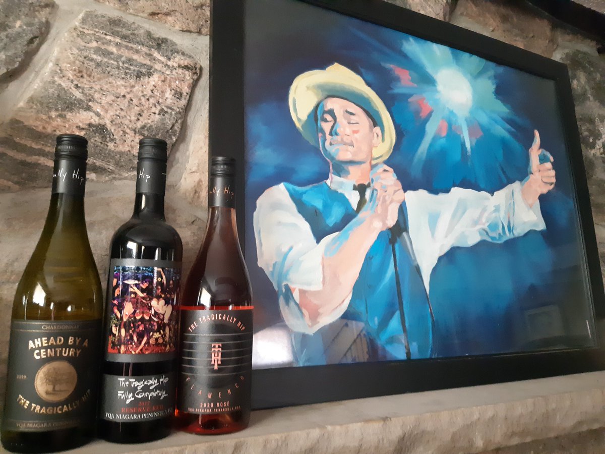linmcgowan's tweet photo. Fully Completely 💜🇨🇦🎩🍷🥰 https://t.co/r4HztQhehq