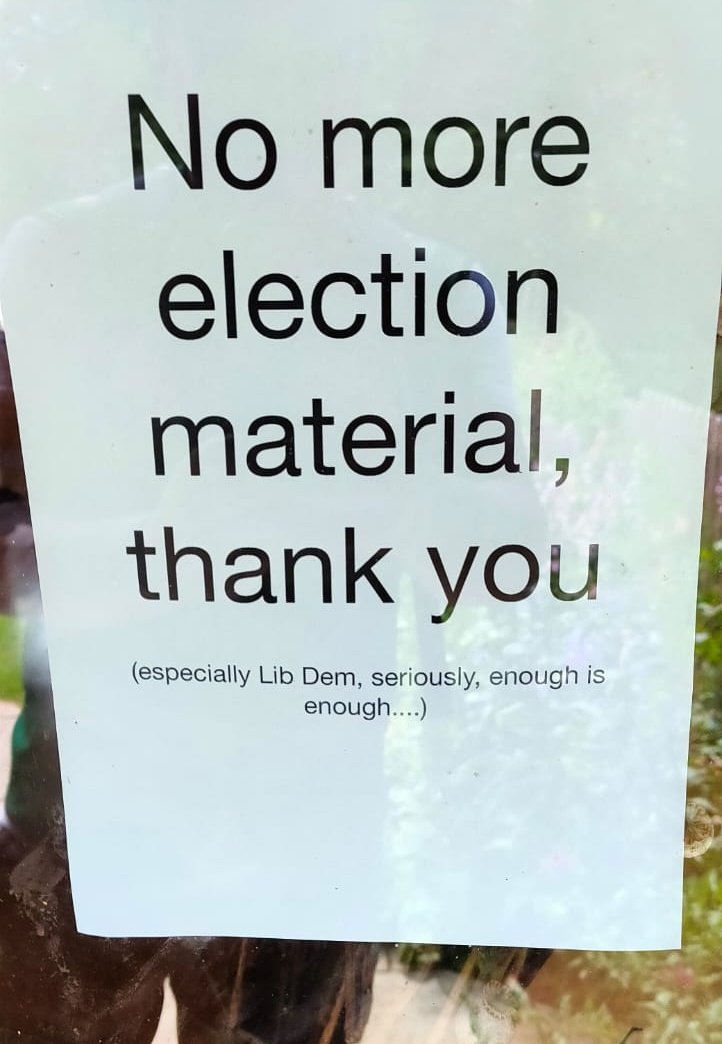 AnothervoiceWB's tweet photo. I saw this today from the gate of a house, turned away only to be called back by the homeowner who said 'It's OK I'll take yours' before being invited to read the small print.
@LibDems really are pushing locals in #CheshamAndAmersham to the limit leaflets. @BBC3CR #VoteCulver https://t.co/jMzDlUsw9u